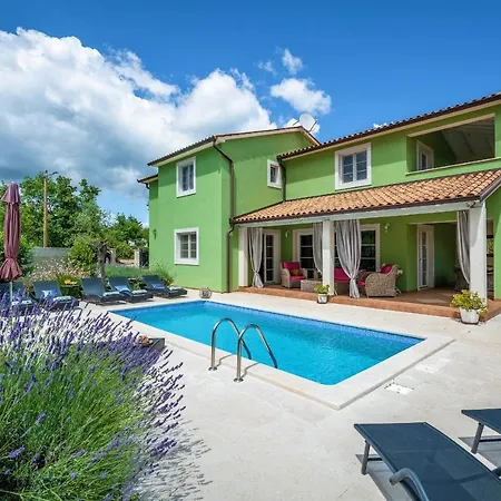 Branca 6+2 Villa *