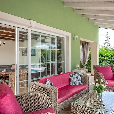 Villa Branca 6+2 *