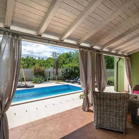Villa Branca 6+2 *
